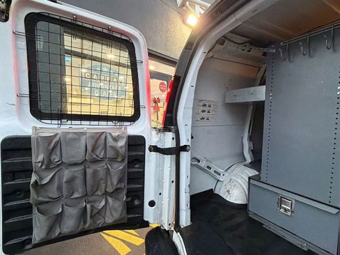 Used 2009 Chevrolet Express 2500 Van 3D image 11