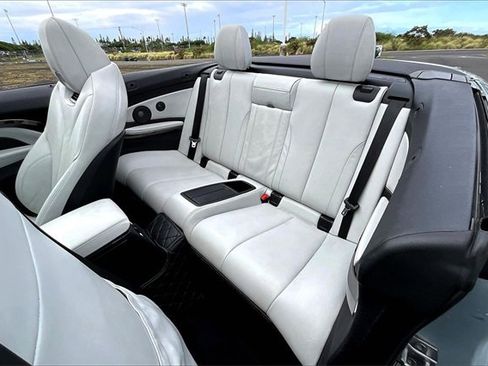 Used 2015 BMW M4 Convertible image 28