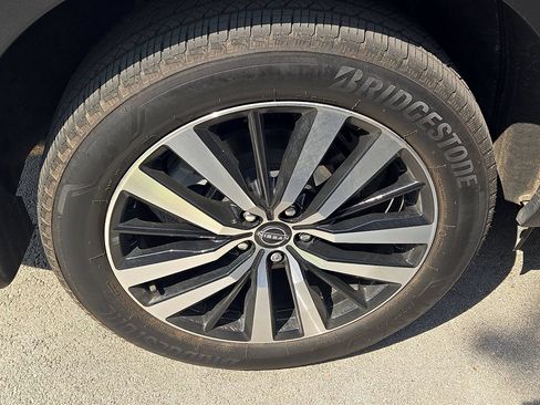 Used 2025 Nissan Pathfinder Platinum AWD/4WD image 5
