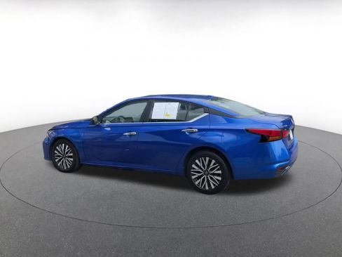 Used 2025 Nissan Altima 2.5 SV image 9