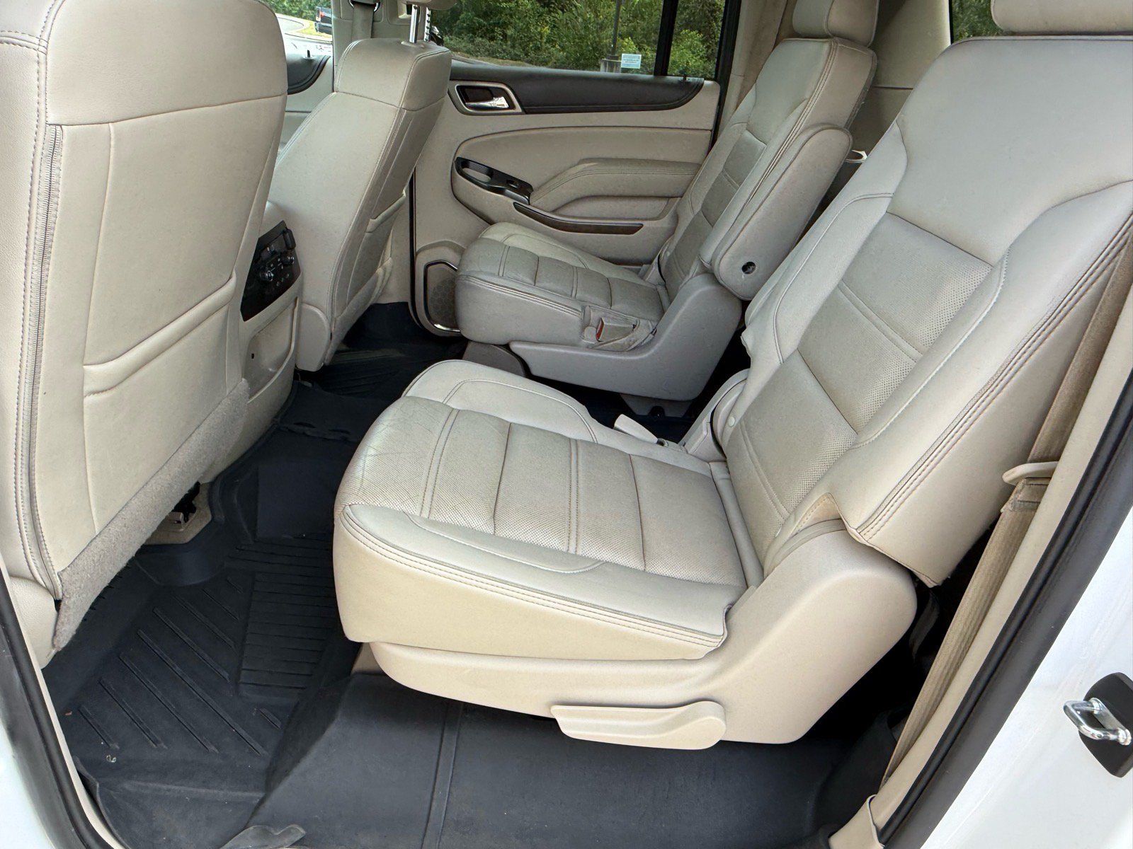 Used 2016 Chrysler Town & Country Touring FWD image 9