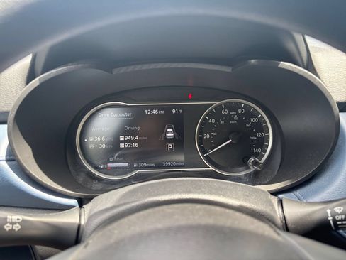 Used 2025 Nissan Versa SV FWD image 39