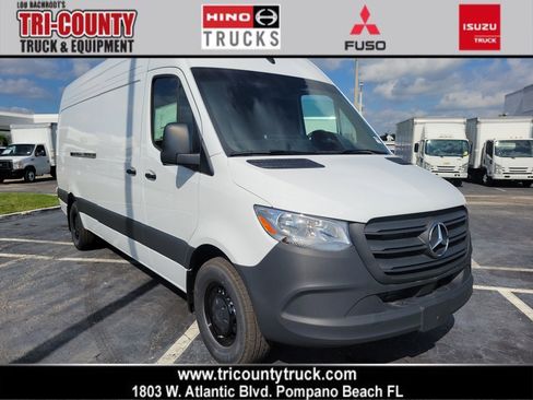 Used 2025 Mercedes-Benz Sprinter 2500 image 1