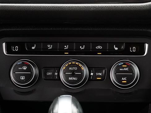 Used 2020 Volkswagen Tiguan SE AWD/4WD image 36