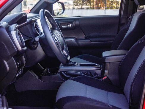 Used 2023 Toyota Tacoma TRD Off-Road image 17