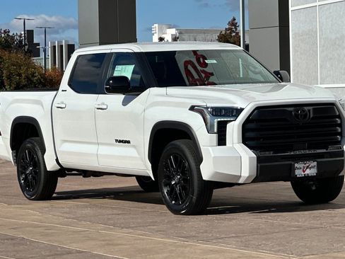 Used 2025 Toyota Tundra Limited image 2