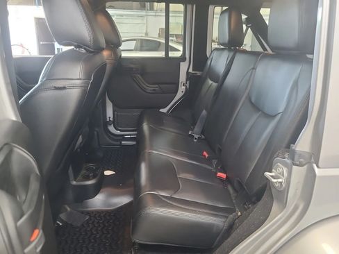 Used 2017 Jeep Wrangler Unlimited Sahara AWD/4WD image 5