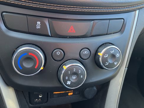 Used 2018 Chevrolet Trax LT w/ Redline Edition image 28