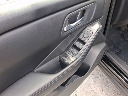 Used 2025 Nissan Rogue SV FWD image 13