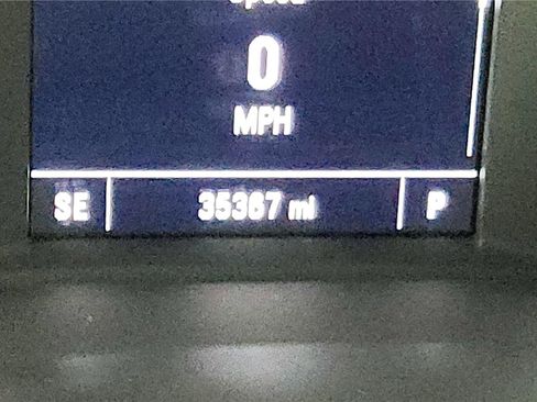 Used 2023 Chevrolet Traverse LT image 35