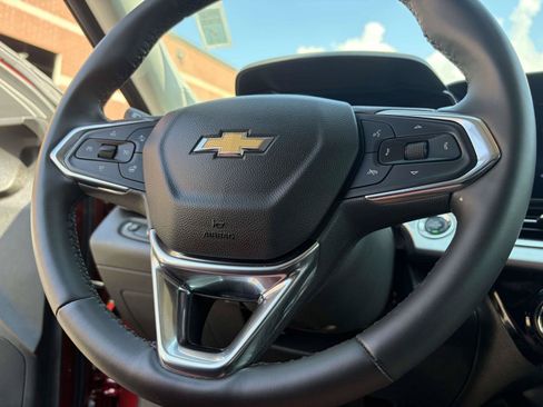 Used 2025 Chevrolet Trax LT w/ LT Convenience Package FWD image 17