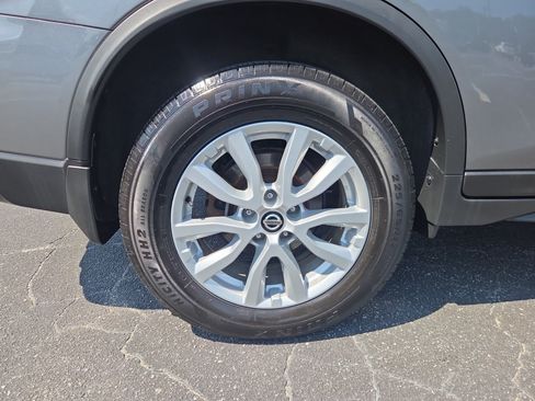 Used 2018 Nissan Rogue SV AWD/4WD image 27