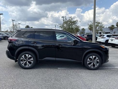 Certified 2021 Nissan Rogue SV image 2