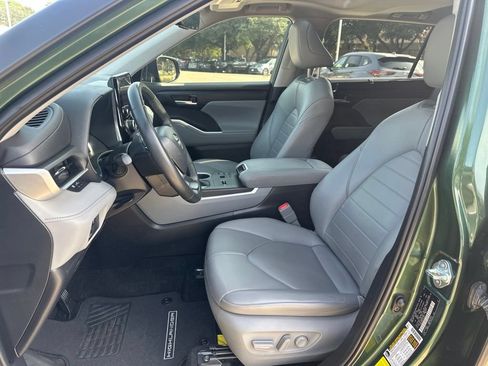 Used 2023 Toyota Highlander XLE FWD image 5