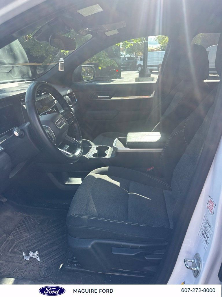 Used 2025 GMC Terrain Elevation AWD/4WD image 14