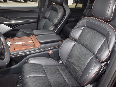 New 2026 Lincoln Navigator L Black Label AWD/4WD image 35