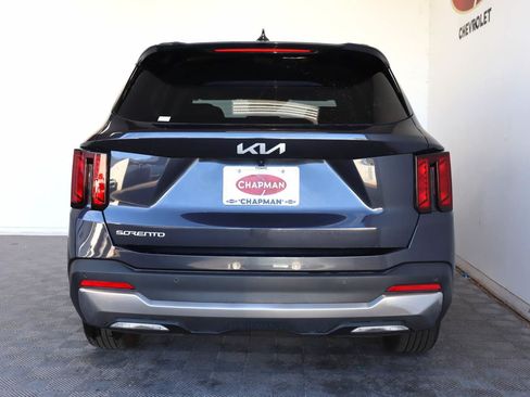 Used 2025 Kia Sorento S FWD image 6