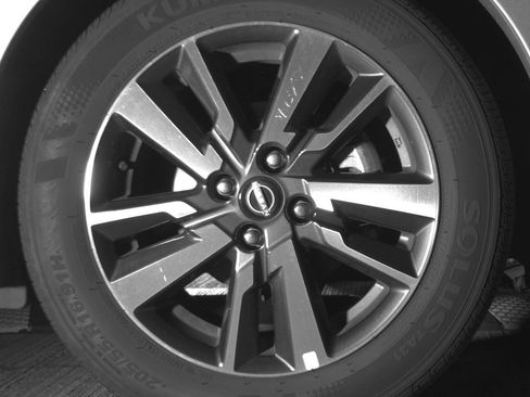 Used 2025 Nissan Versa SV FWD image 16