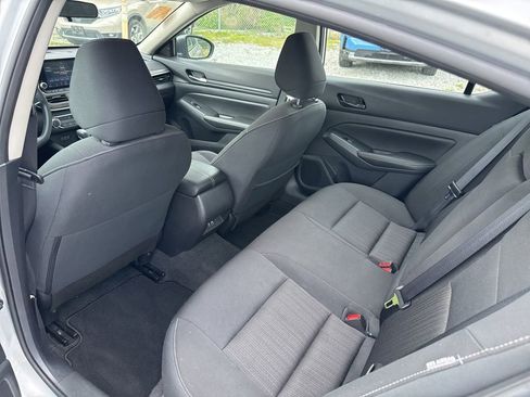 Used 2025 Nissan Altima 2.5 SV image 11