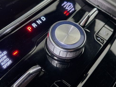 Used 2022 Jeep Grand Cherokee Overland w/ Luxury Tech Group IV image 25