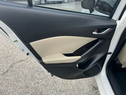 Used 2018 MAZDA MAZDA3 Sport image 31