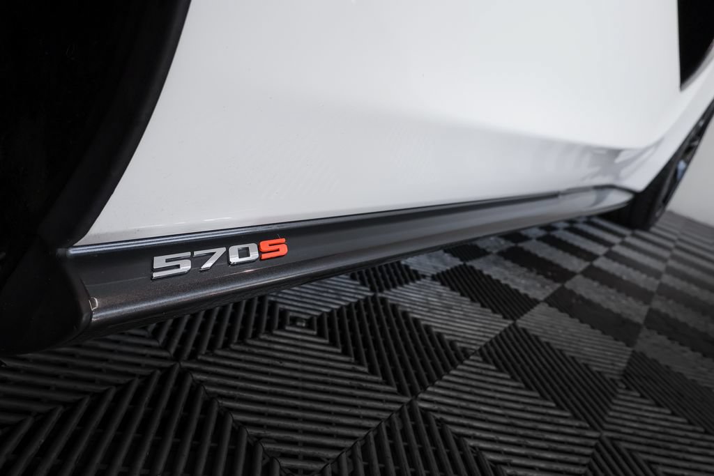 Used 2018 McLaren 570S Spider RWD image 16