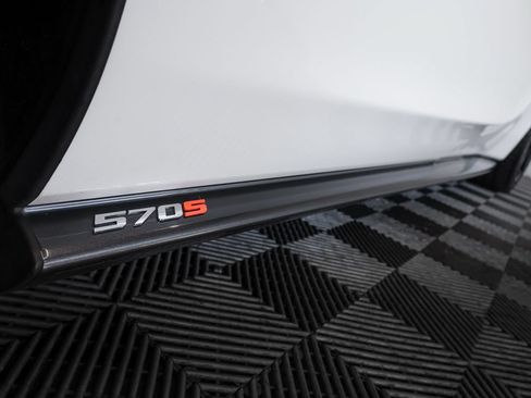 Used 2018 McLaren 570S Spider RWD image 16