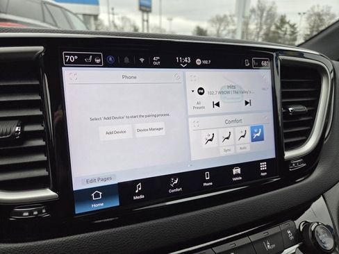 Used 2025 Chrysler Pacifica Select image 10