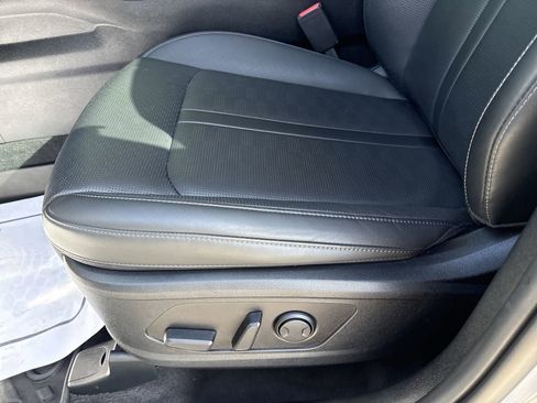 Used 2025 Kia Sorento S image 15