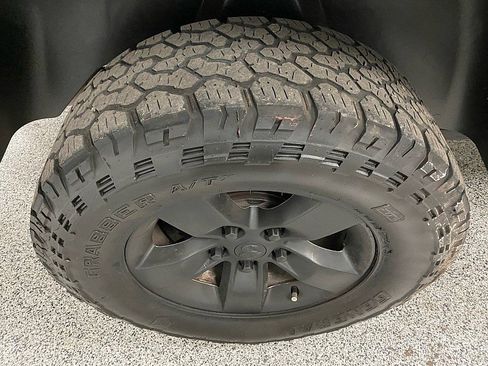 Used 2018 RAM 1500 Express image 25