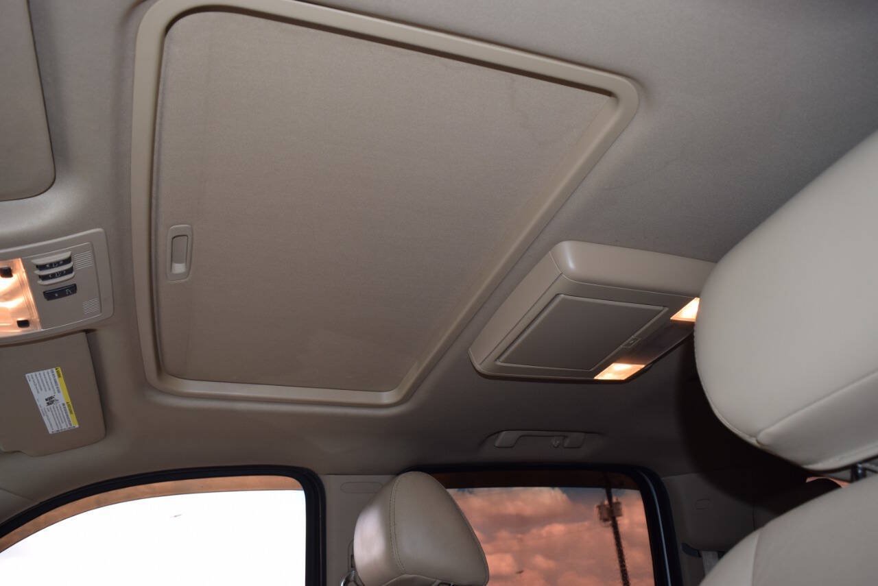 Used 2014 Chevrolet Suburban LTZ RWD image 38