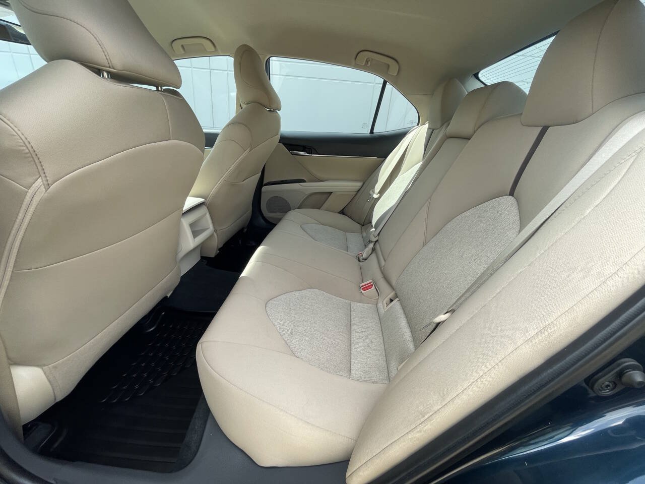 Used 2020 Toyota Camry LE FWD image 11