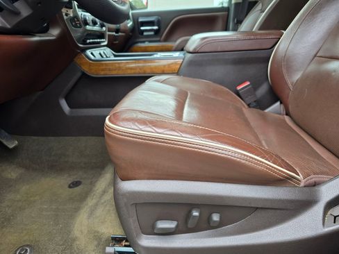 Used 2015 Chevrolet Silverado 1500 High Country w/ High Country Premium Package image 32