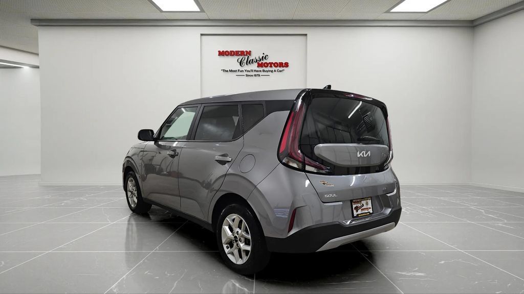 Used 2023 Kia Soul LX w/ Option Group 015 FWD image 4
