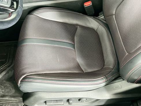 Certified 2025 Honda Pilot Black Edition image 23