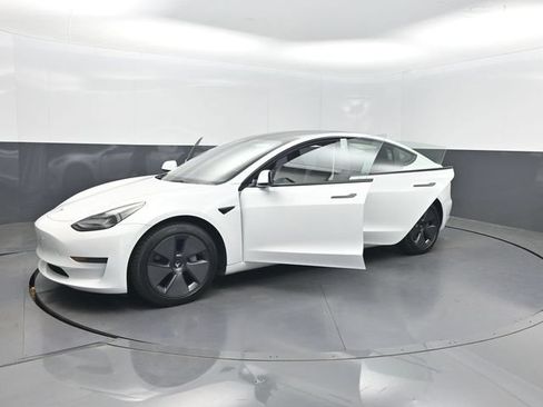 Used 2023 Tesla Model 3 Standard Range RWD image 31
