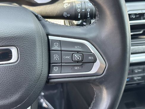 Used 2022 Jeep Compass Latitude w/ Sun and Sound Group AWD/4WD image 9