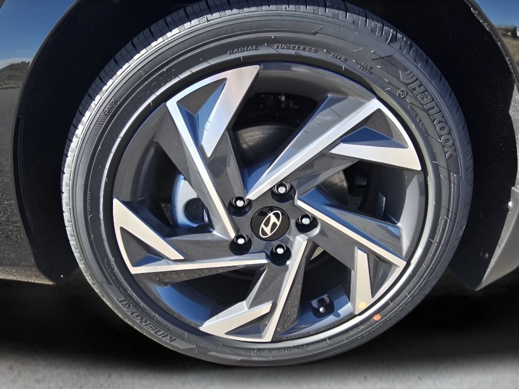 New 2026 Hyundai Elantra Limited FWD image 10