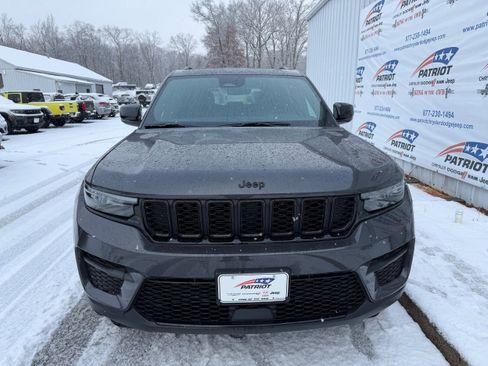 New 2025 Jeep Grand Cherokee Altitude image 20