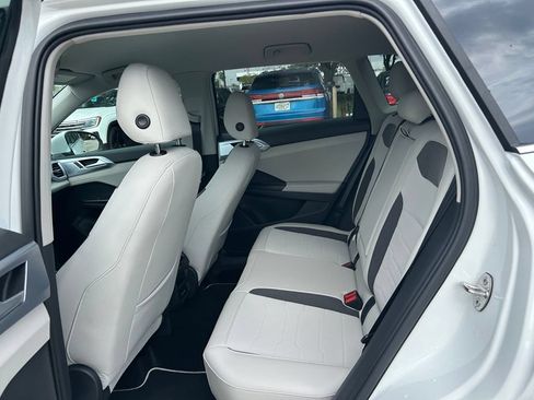 New 2026 Volkswagen Taos SE FWD image 40