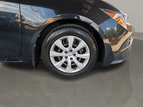 Used 2020 Toyota Corolla LE FWD image 12