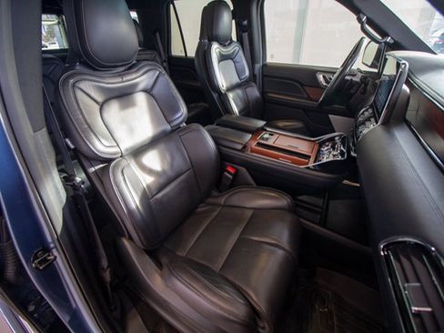 Used 2018 Lincoln Navigator Reserve w/ Technology Package image 19
