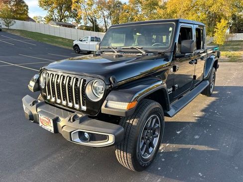 Used 2020 Jeep Gladiator Overland image 2