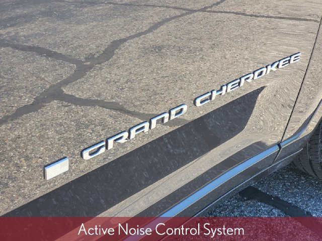 Certified 2024 Jeep Grand Cherokee Overland w/ Luxury Tech Group IV AWD/4WD image 7