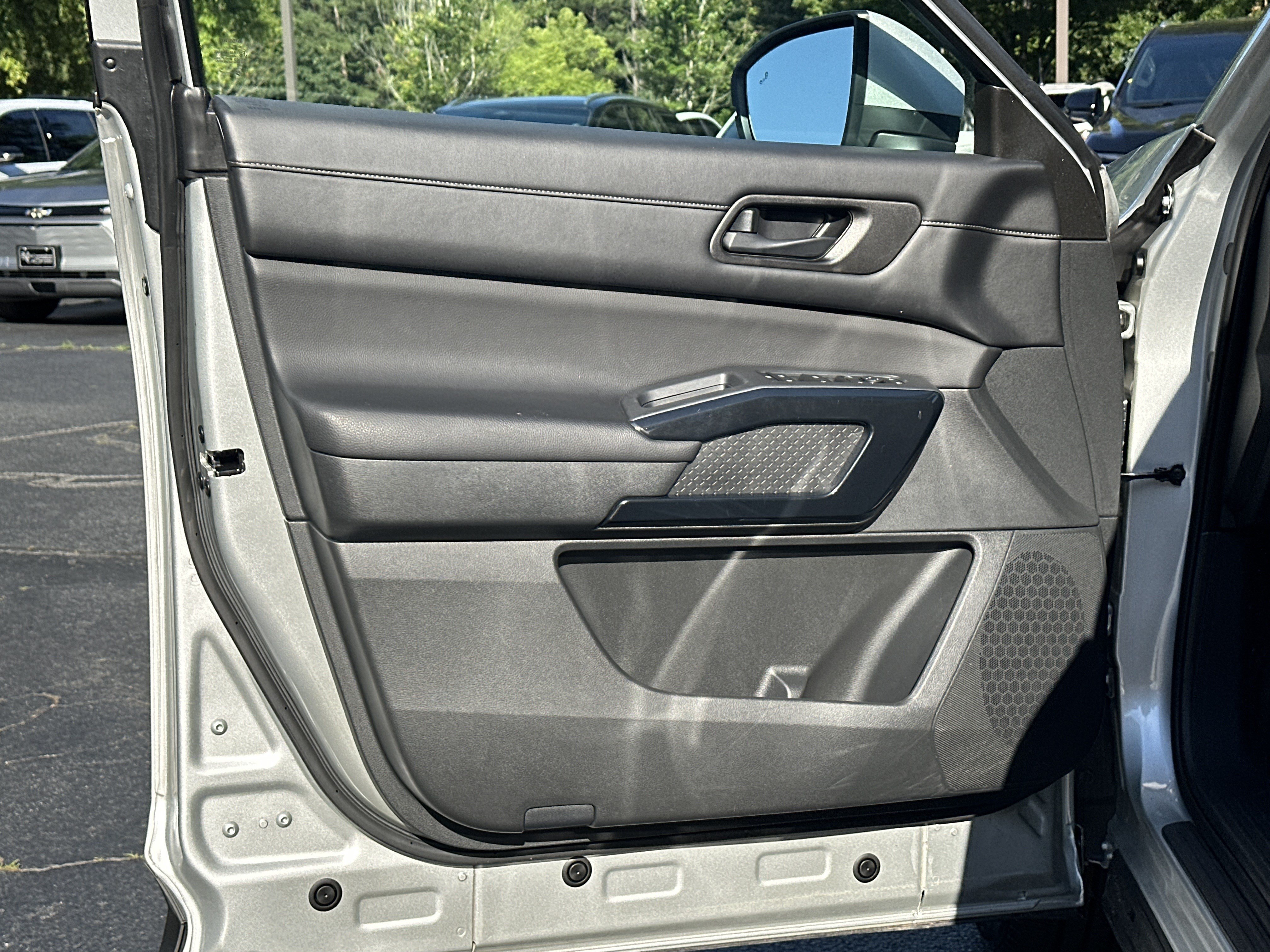 Used 2024 Nissan Pathfinder SV FWD image 10