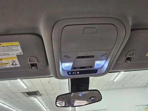 Used 2021 Chevrolet Equinox LT w/ Driver Convenience Package AWD/4WD image 23