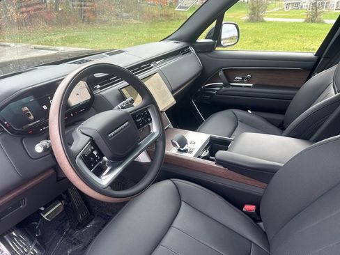 New 2025 Land Rover Range Rover SE image 12