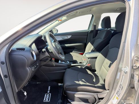 Used 2024 Kia Forte LXS w/ LXS Technology Package FWD image 10