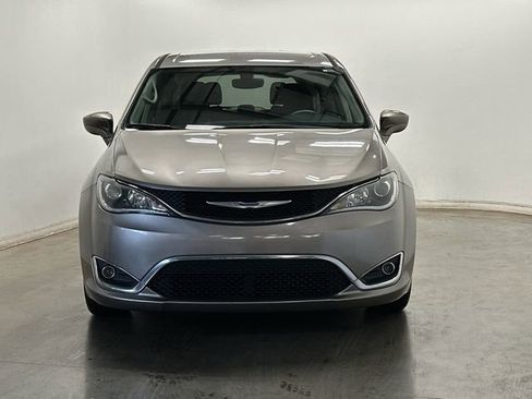 Used 2018 Chrysler Pacifica Touring Plus w/ Tire & Wheel Group image 32