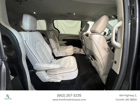 Used 2017 Chrysler Pacifica Limited w/ UConnect Theater Package FWD image 23